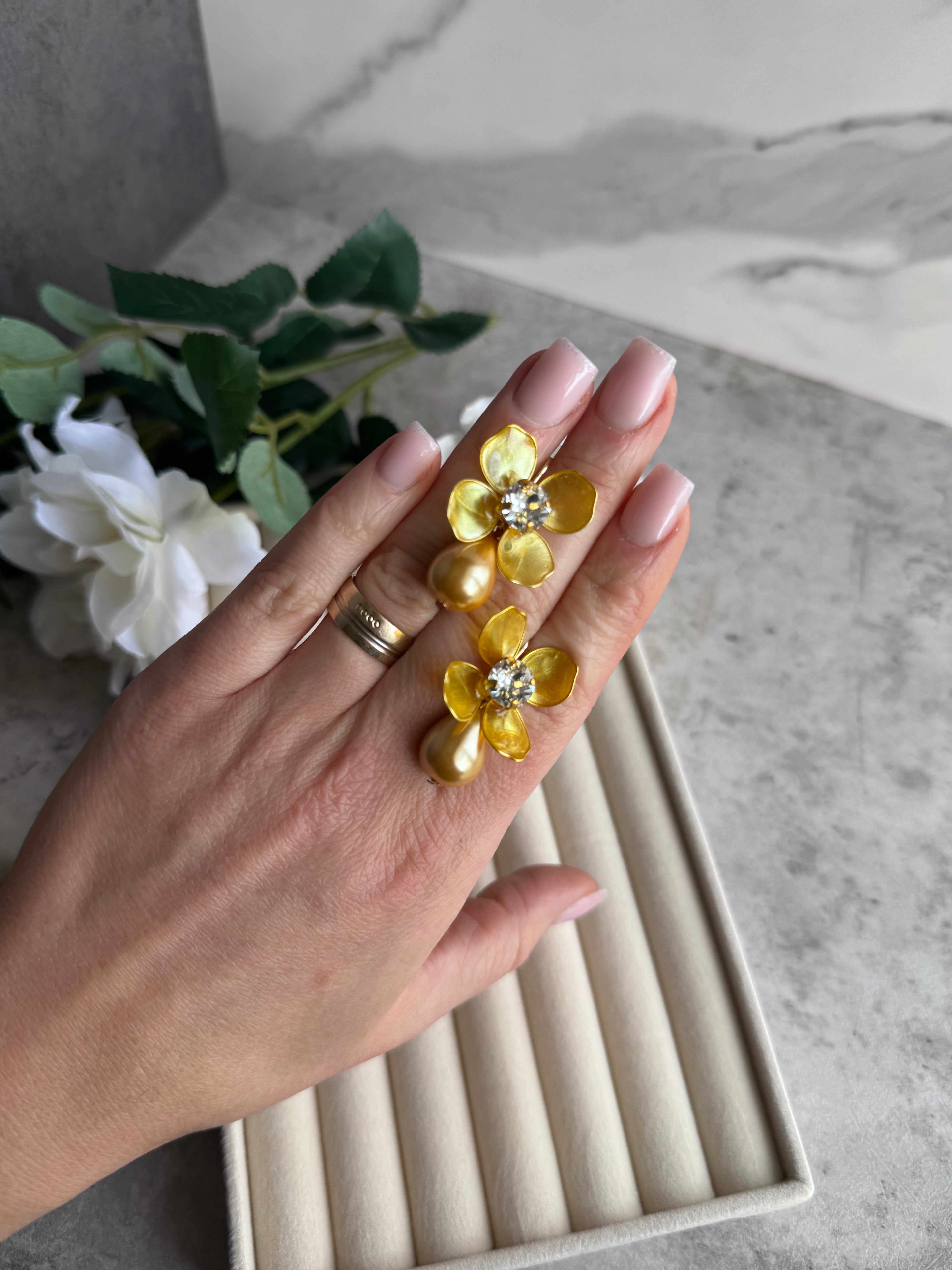 Blooming-Earrings Precius pearls