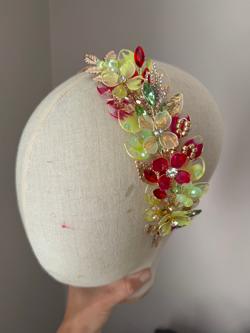 Lime and Red side headpiece Lime and Red side headpiece Precius pearls