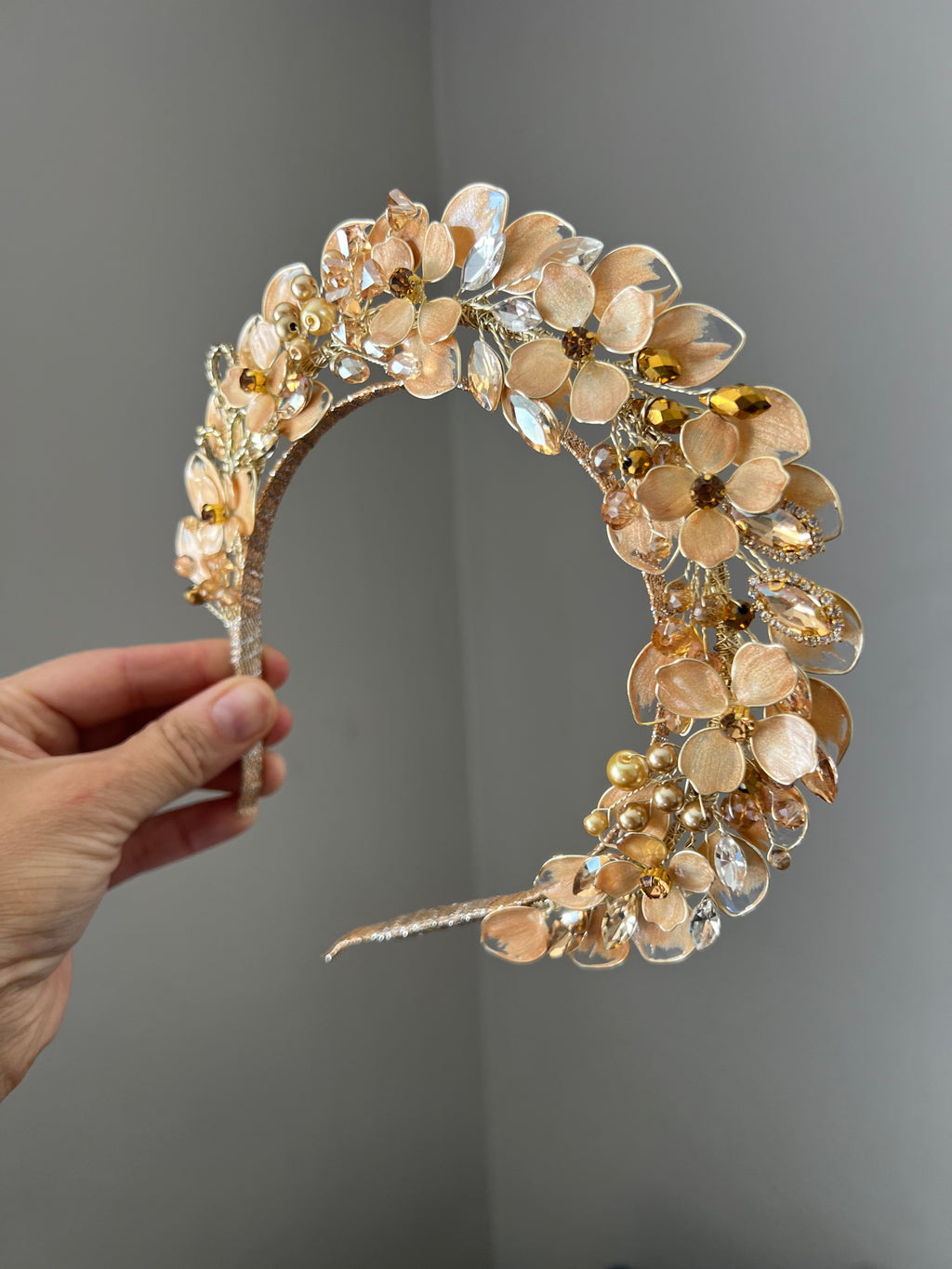 Golden detail halo Heapdiece