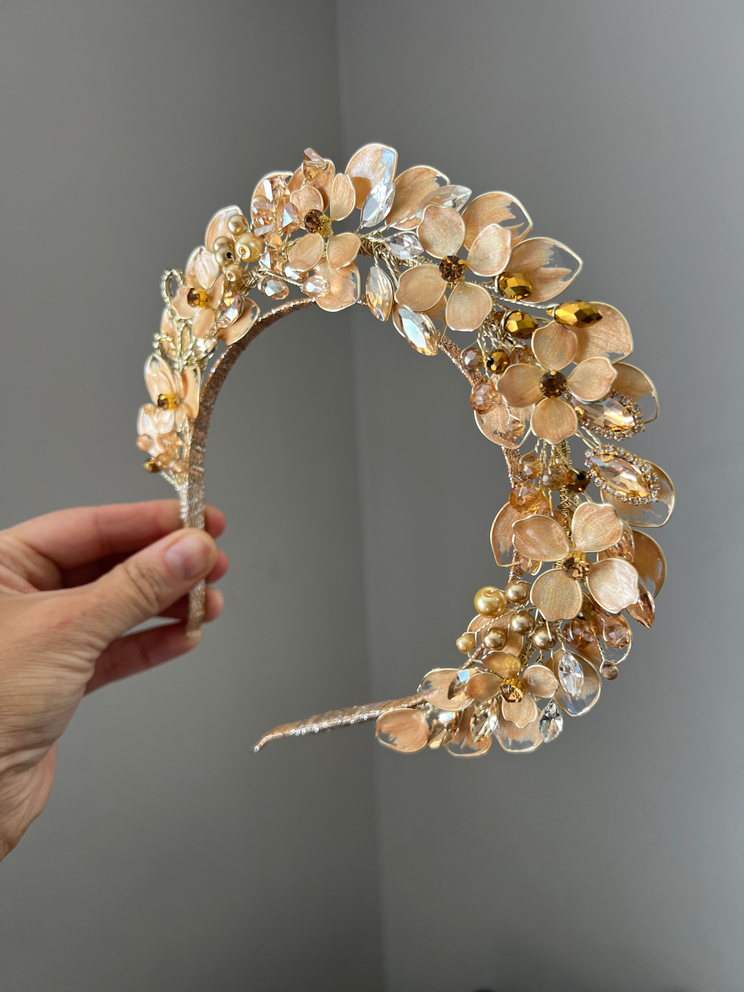 Golden detail halo Heapdiece