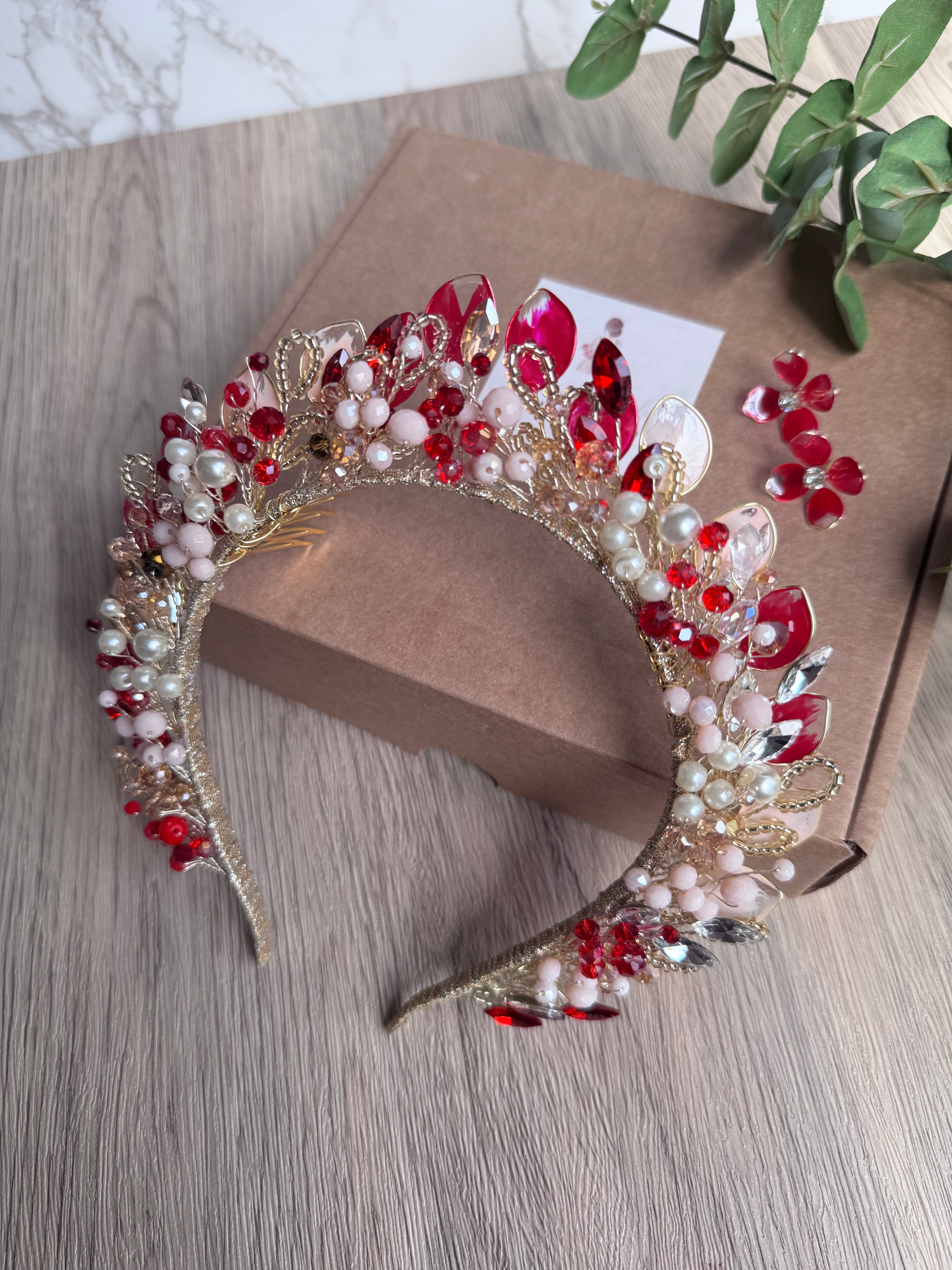 Red and Beige poured wedding guest crown Red and Beige poured wedding guest crown Precius pearls