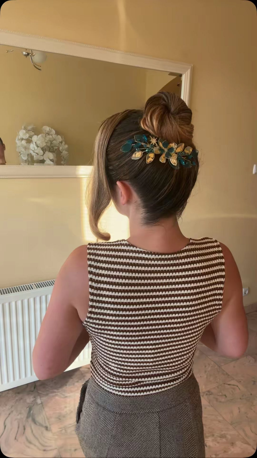 ✨ “Teal Dream” Occasion Hair Comb – Gold Base ✨ “Teal Dream” Occasion Hair Comb – Gold Base Precius pearls