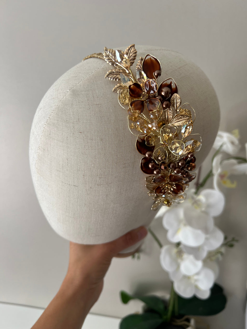 Brown and Gold side weddding guest Heapdiece