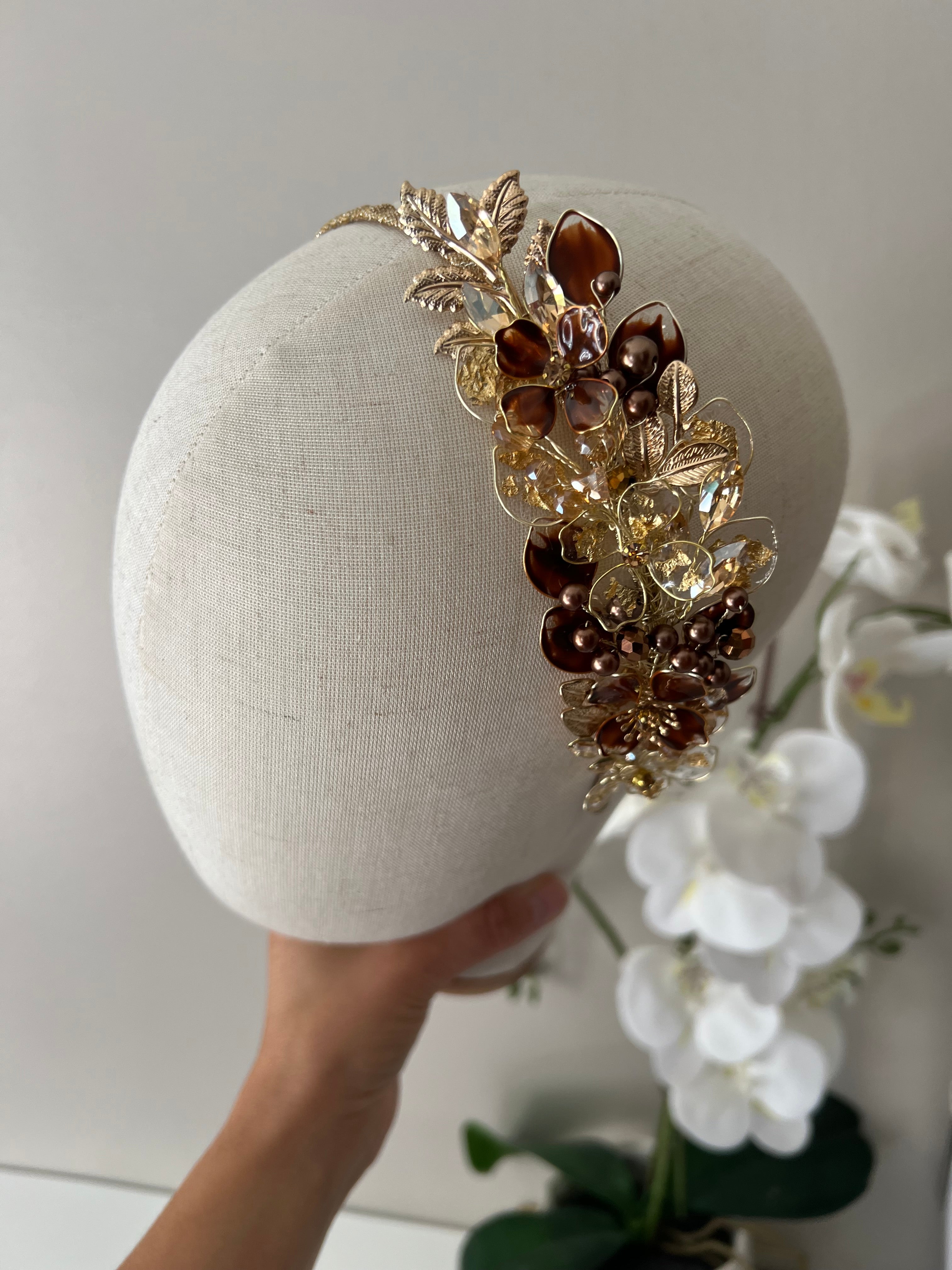 Brown and Gold side weddding guest Heapdiece