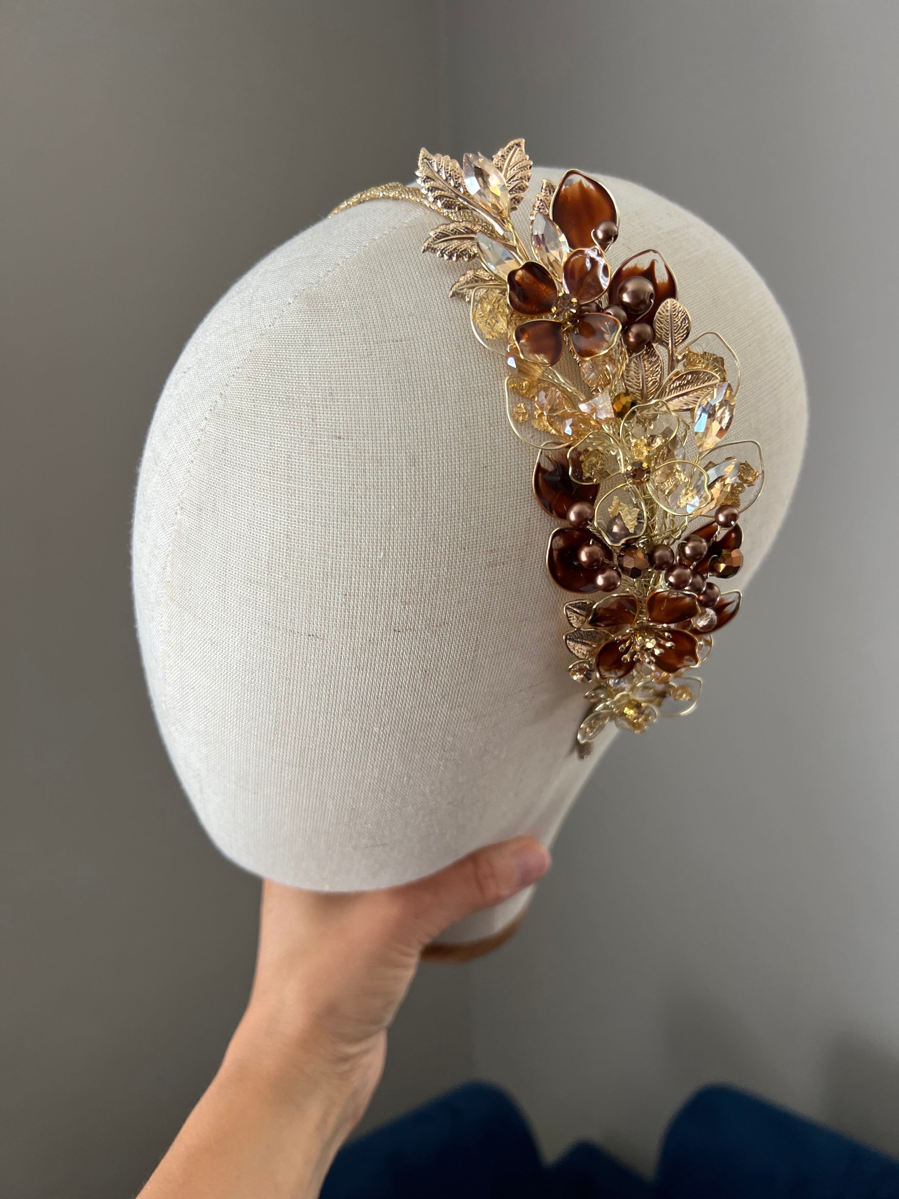 Brown and Gold side weddding guest Heapdiece