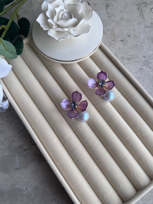Lilac Flower Earrings (Purple Petals + Pearl) Lilac Flower Earrings (Purple Petals + Pearl) Precius pearls