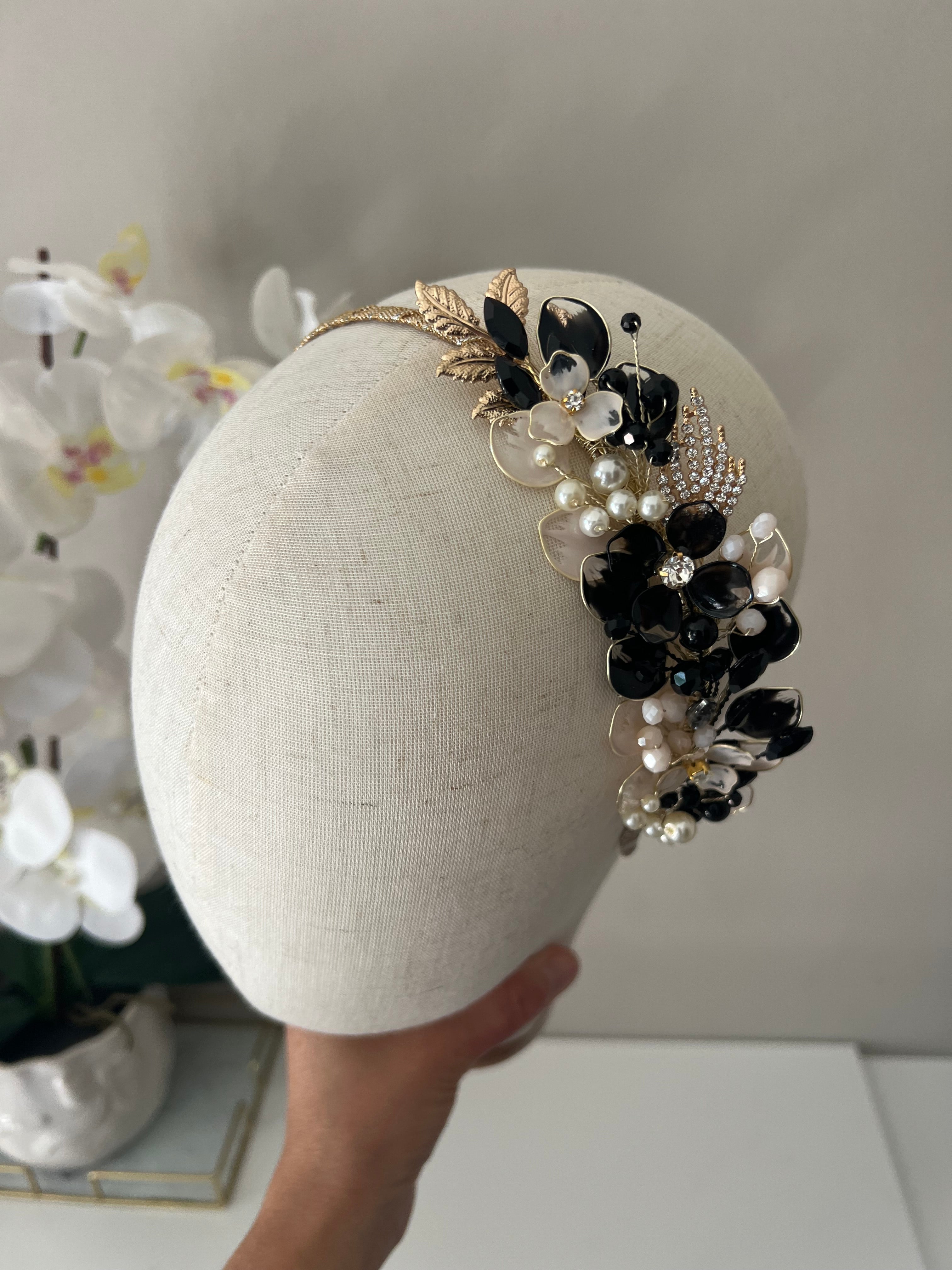 Black and Beige side Heapdiece