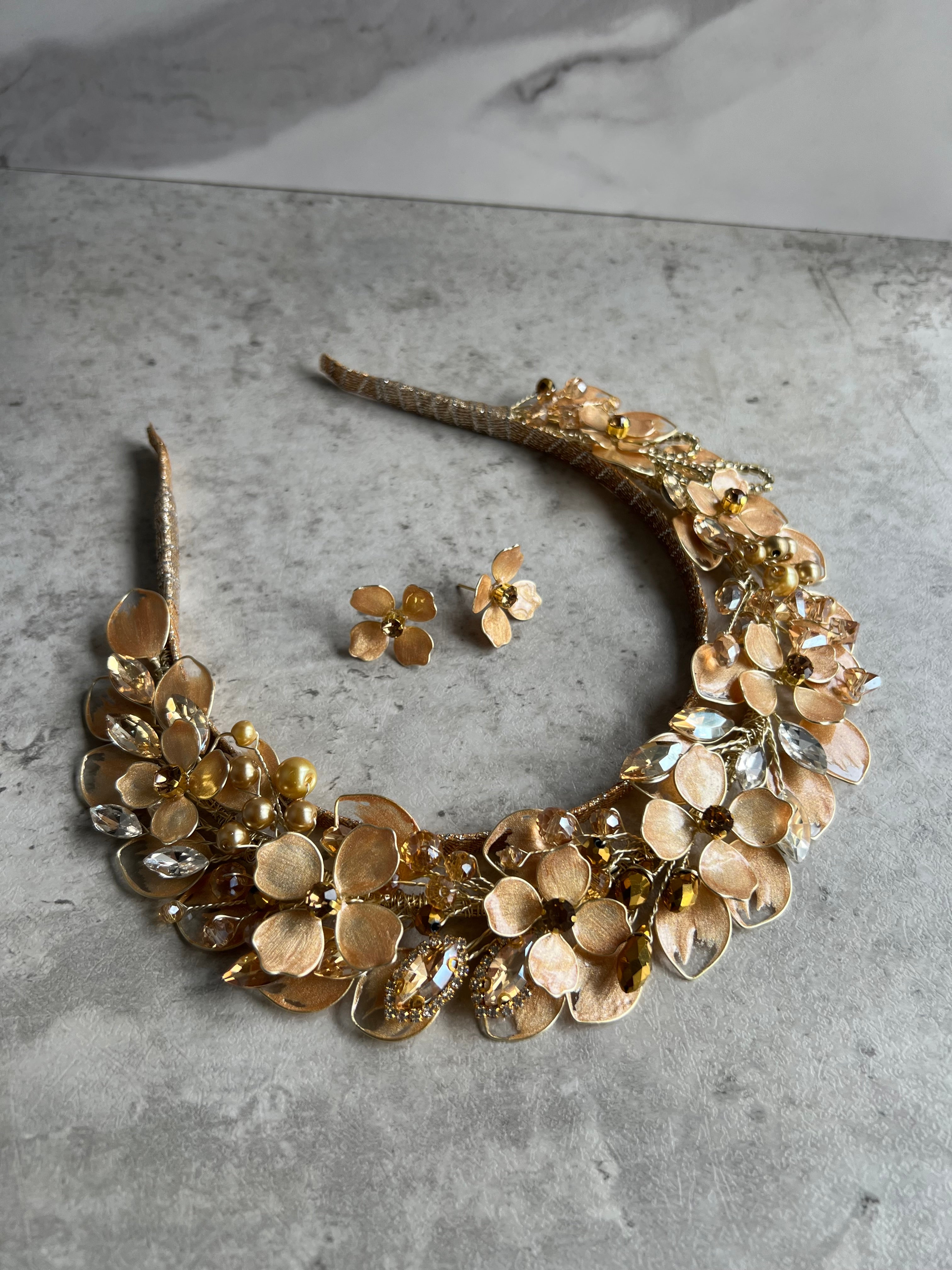 Golden detail halo Heapdiece