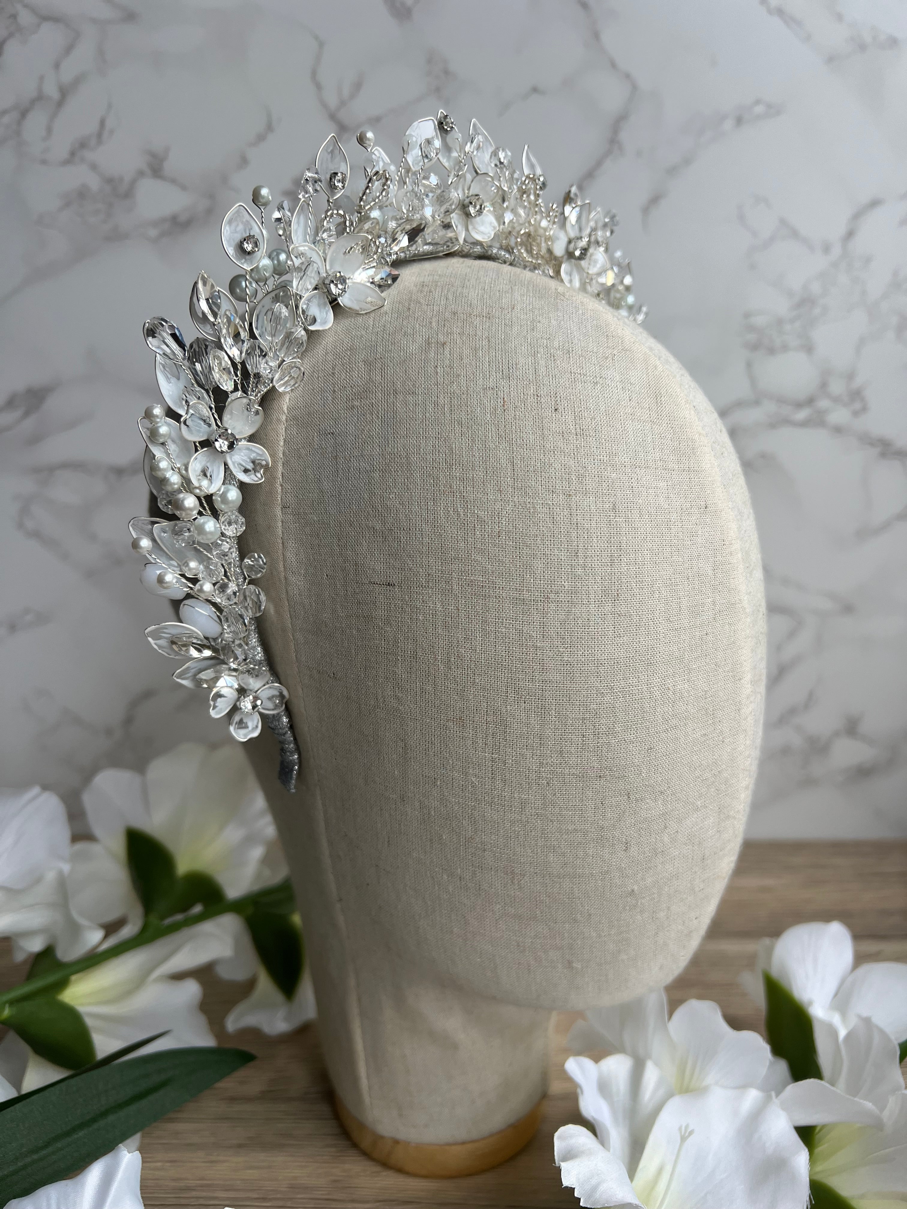 Gabriela Flower and leaf crown Gabriela Flower and leaf crown Precius pearls