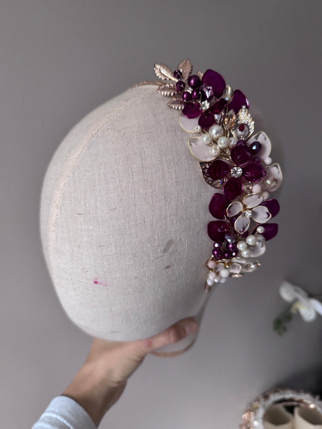 Burgundy and Beige side Heapdiece