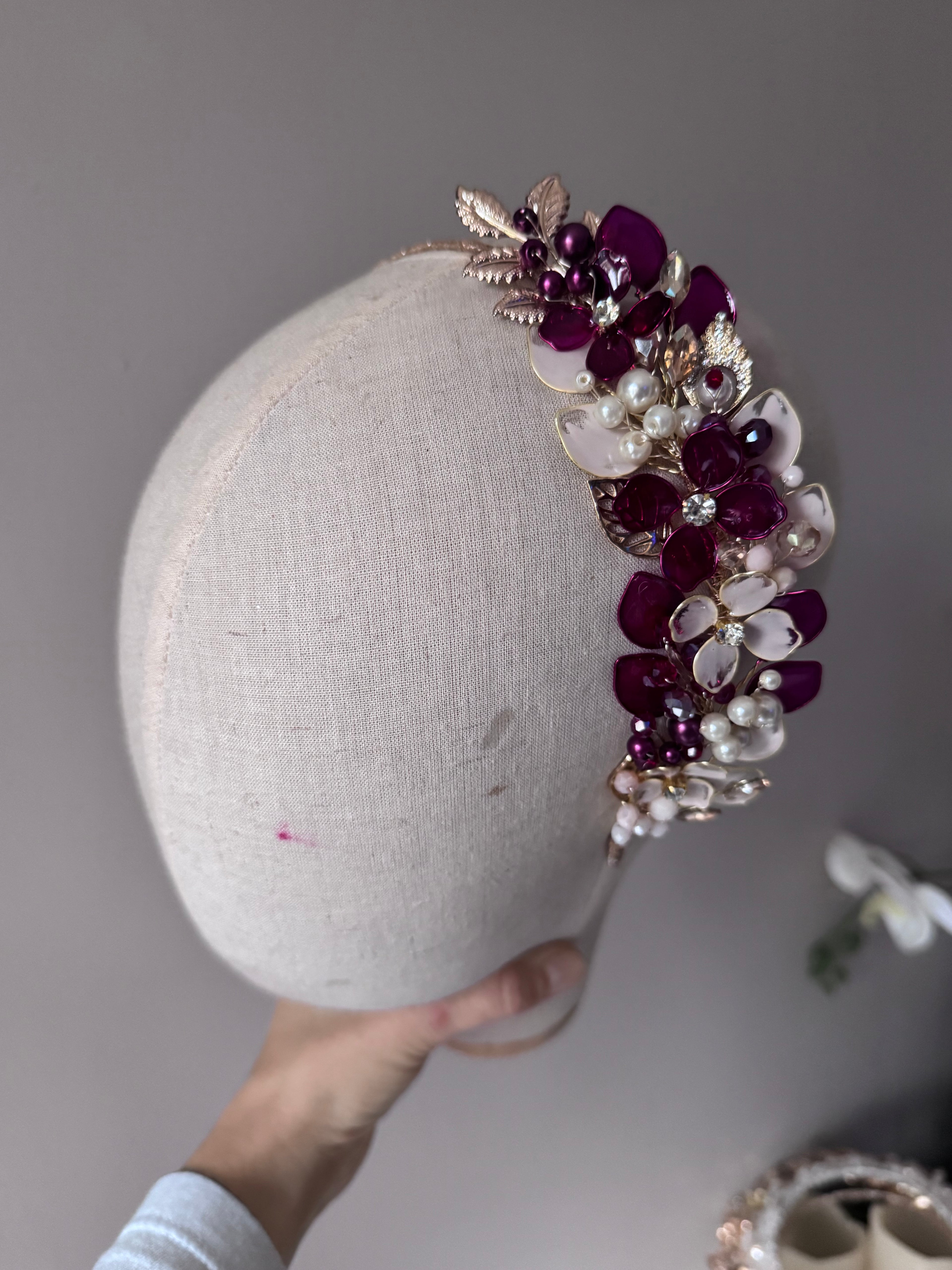 Burgundy and Beige side Heapdiece