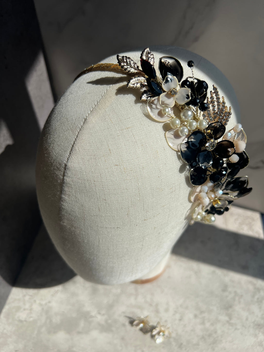 Black and Beige side Heapdiece