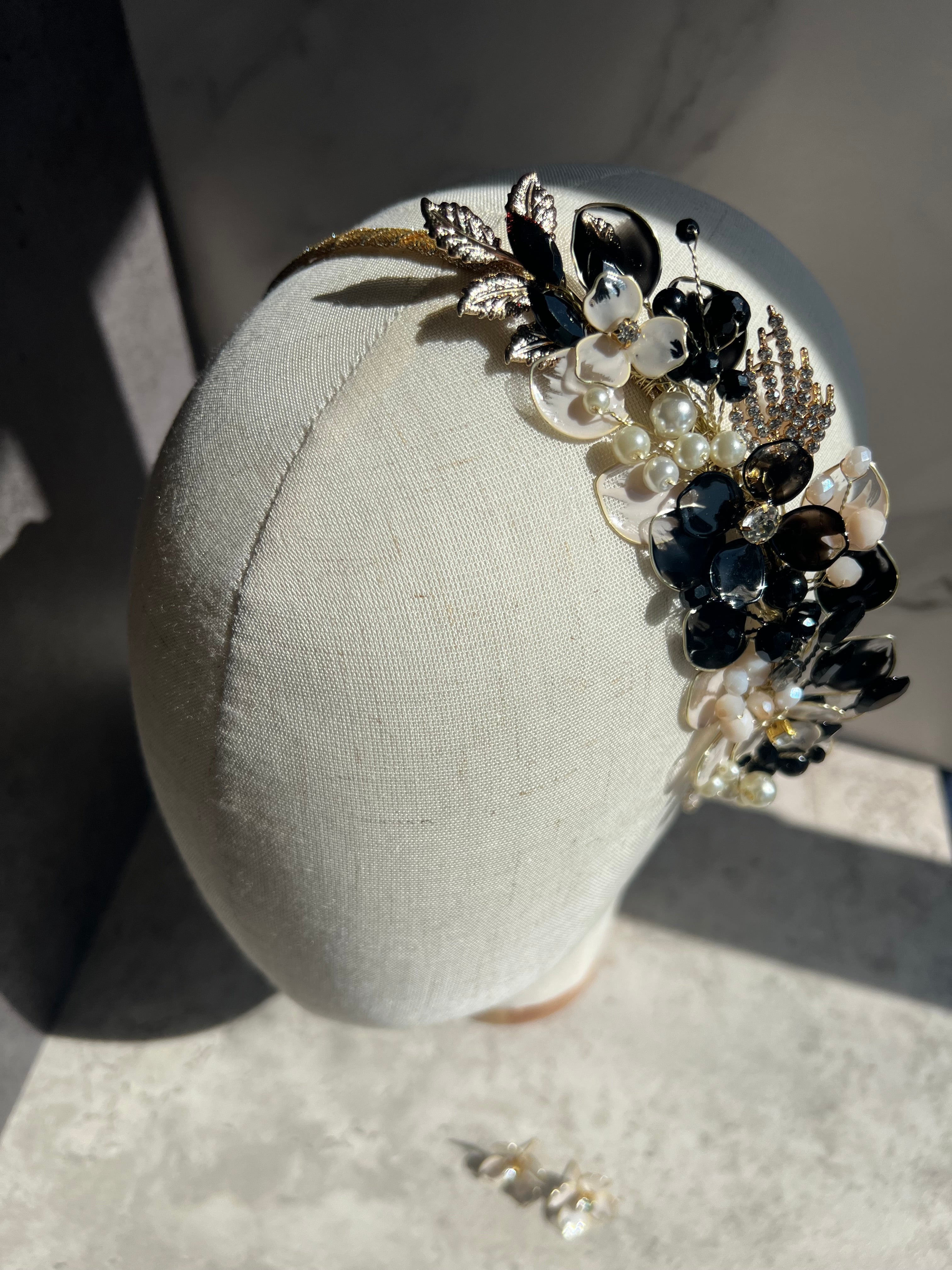 Black and Beige side Heapdiece