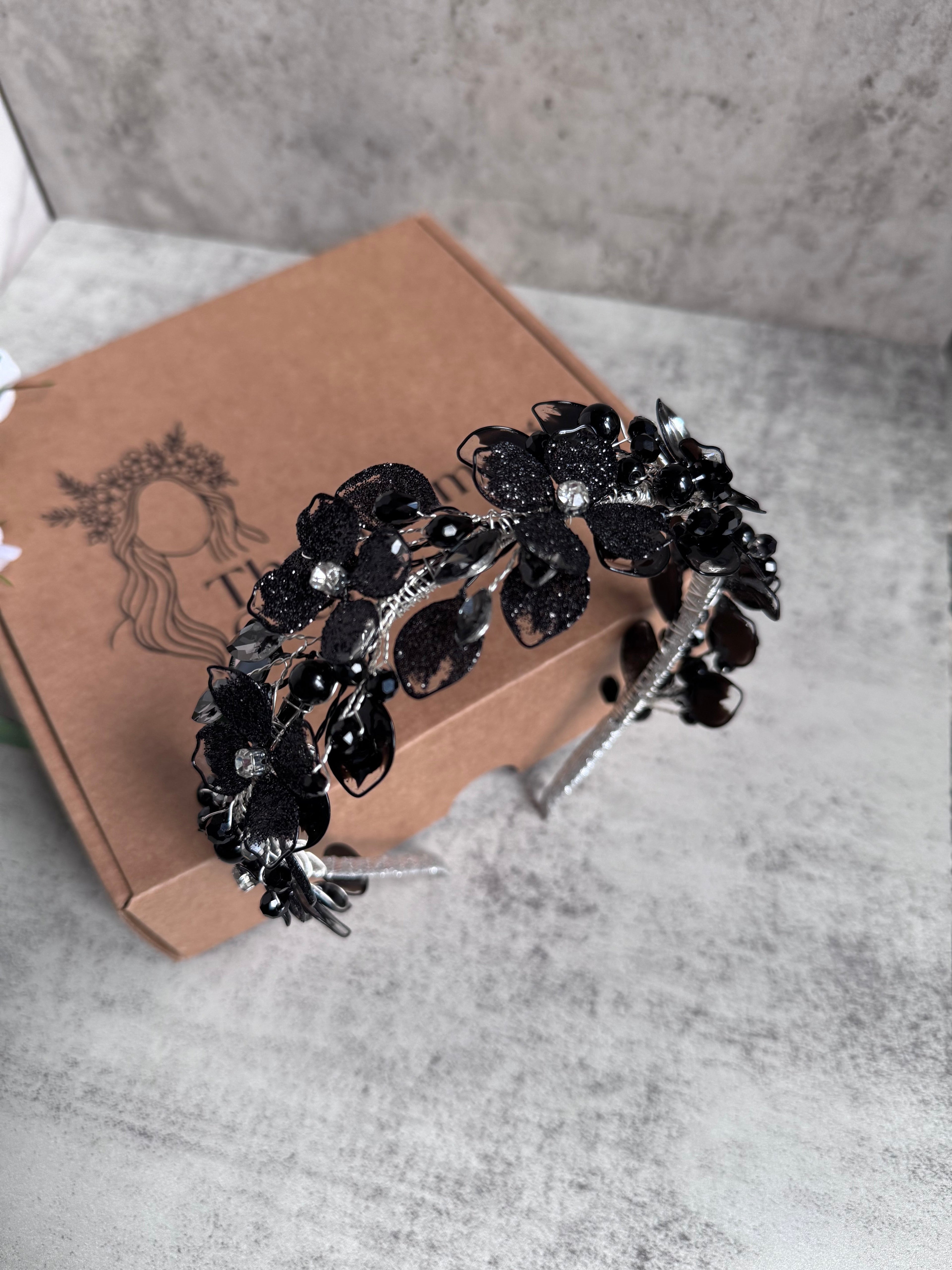 Black Low Wedding guest Heapdiece Black Low Wedding guest Heapdiece Precius pearls