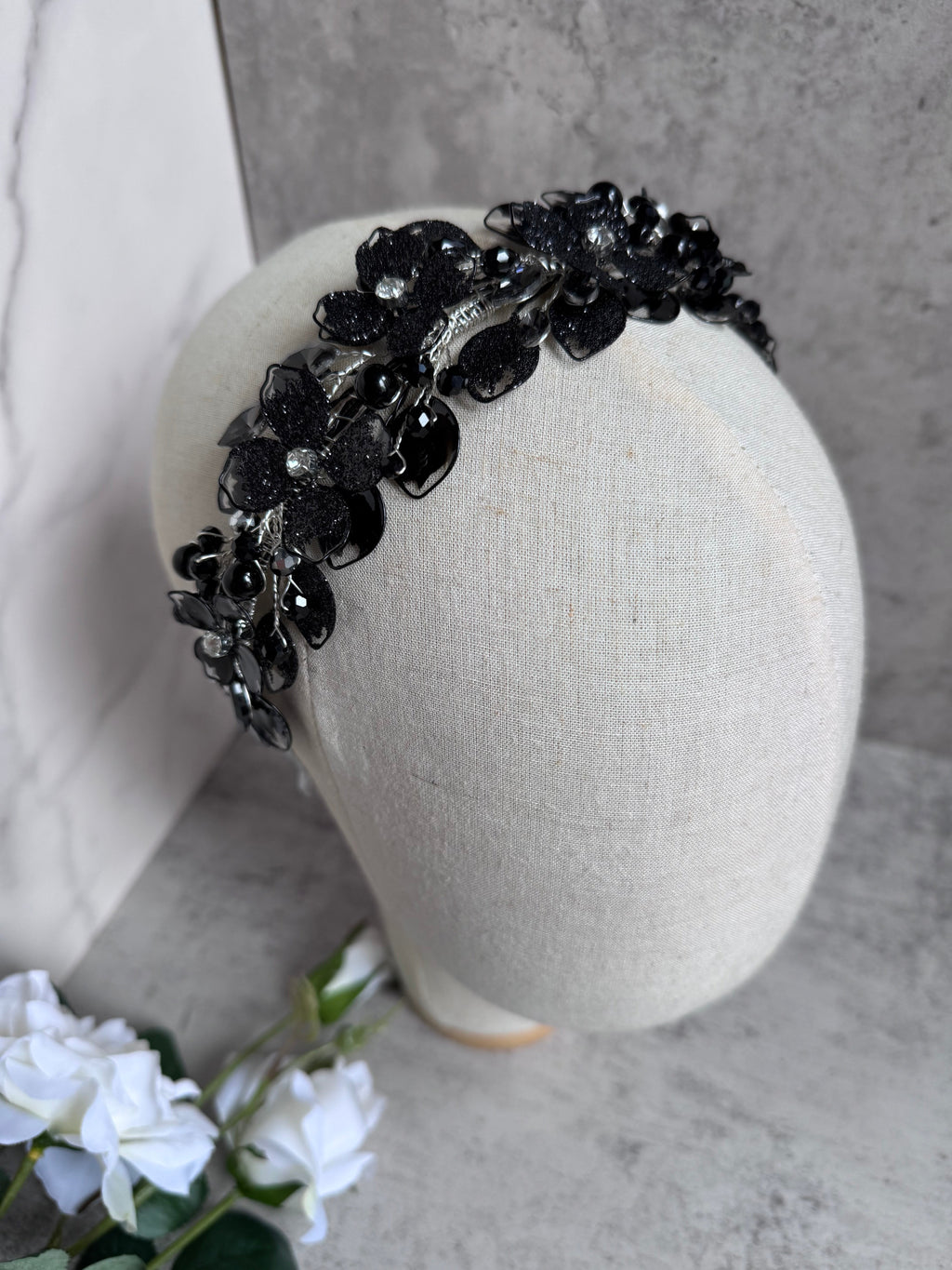 Black Low Wedding guest Heapdiece Black Low Wedding guest Heapdiece Precius pearls