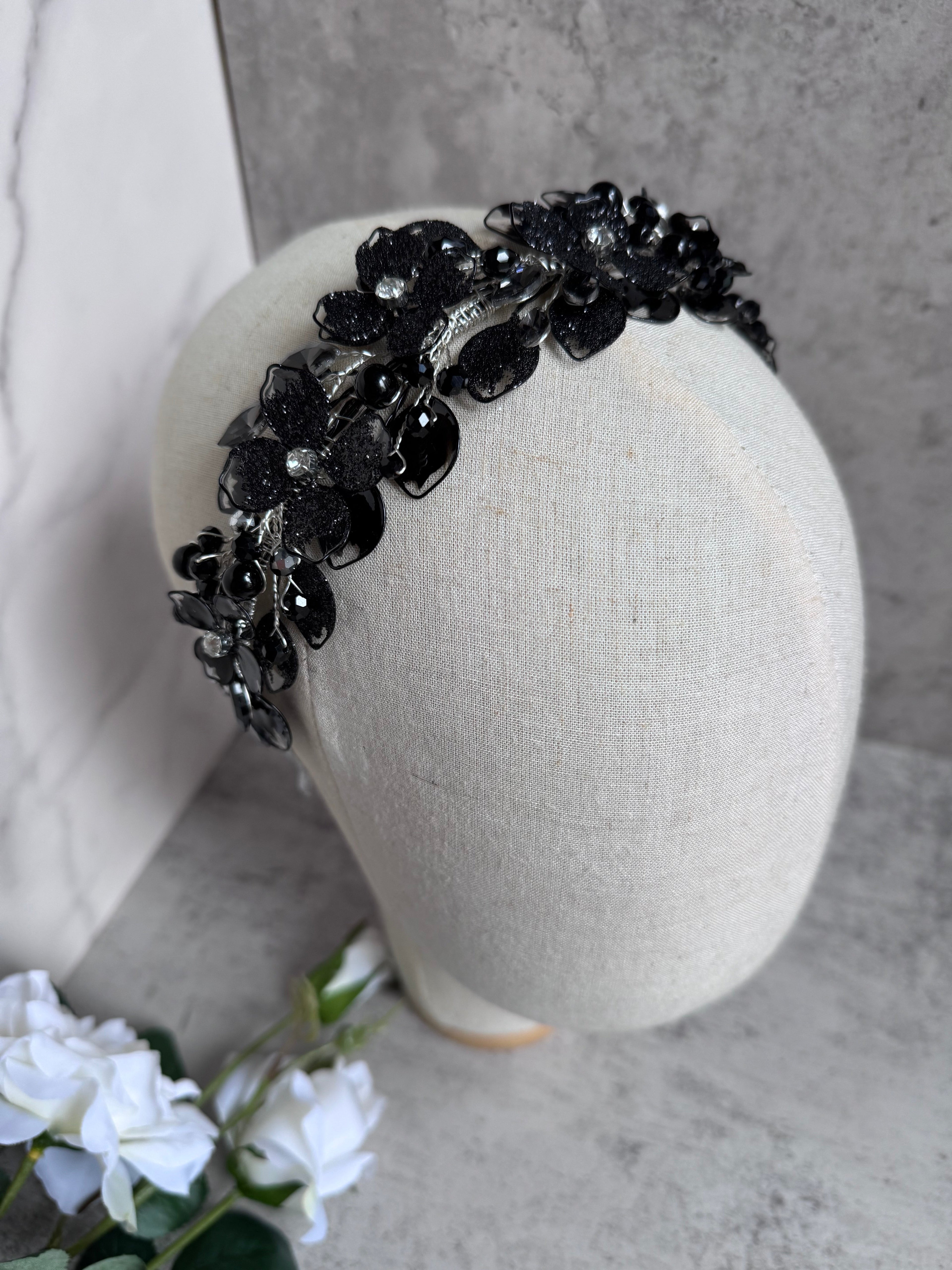 Black Low Wedding guest Heapdiece Black Low Wedding guest Heapdiece Precius pearls