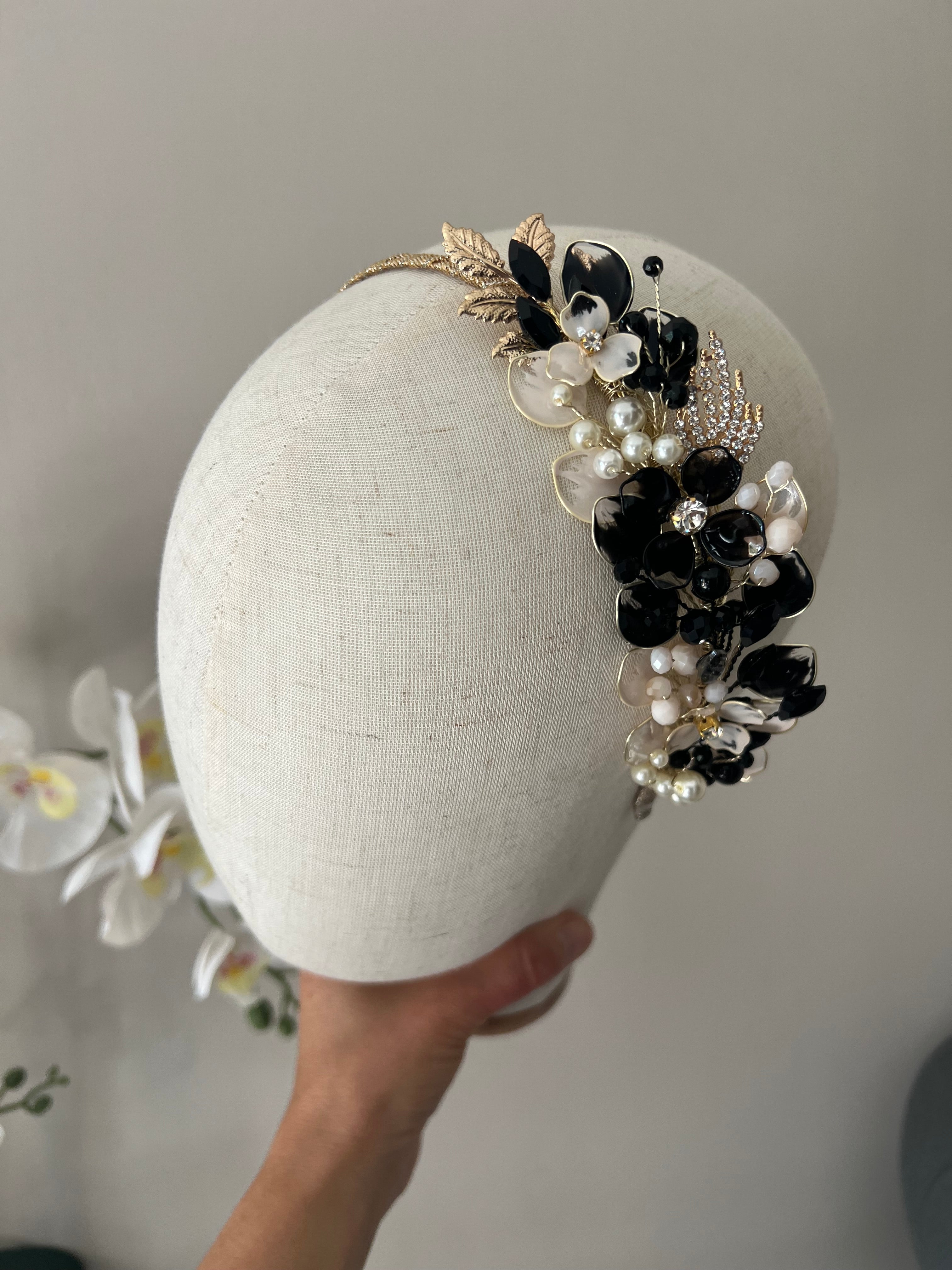 Black and Beige side Heapdiece