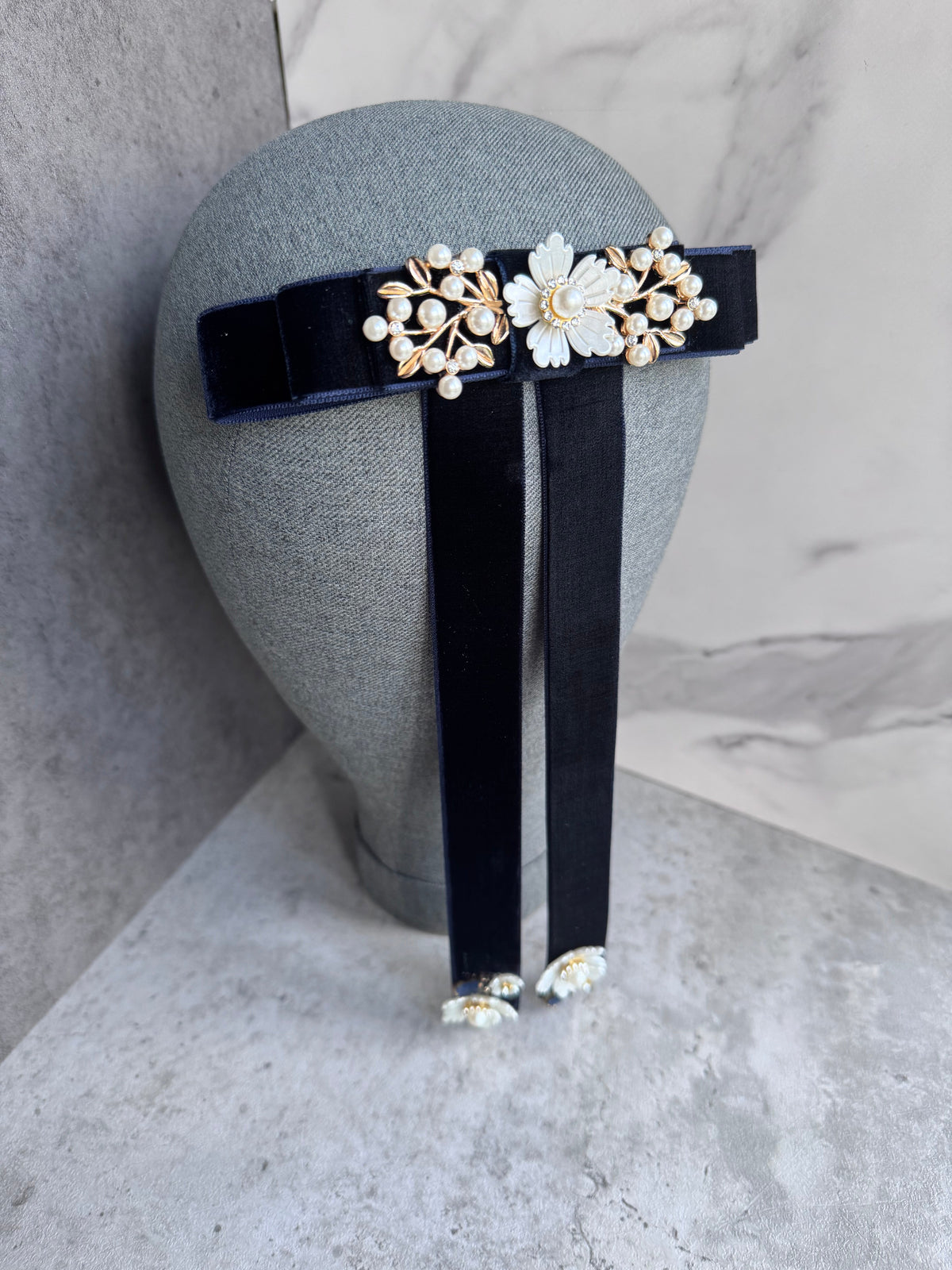 Classic Navy Pearl – Blooming Bow Collection Classic Navy Pearl – Blooming Bow Collection Precius pearls