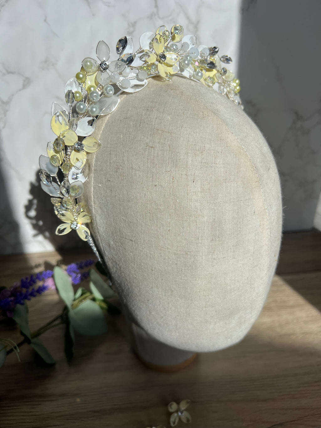 Yellow and White stunning wedding guest halo headpiece Yellow and White stunning wedding guest halo headpiece Precius pearls