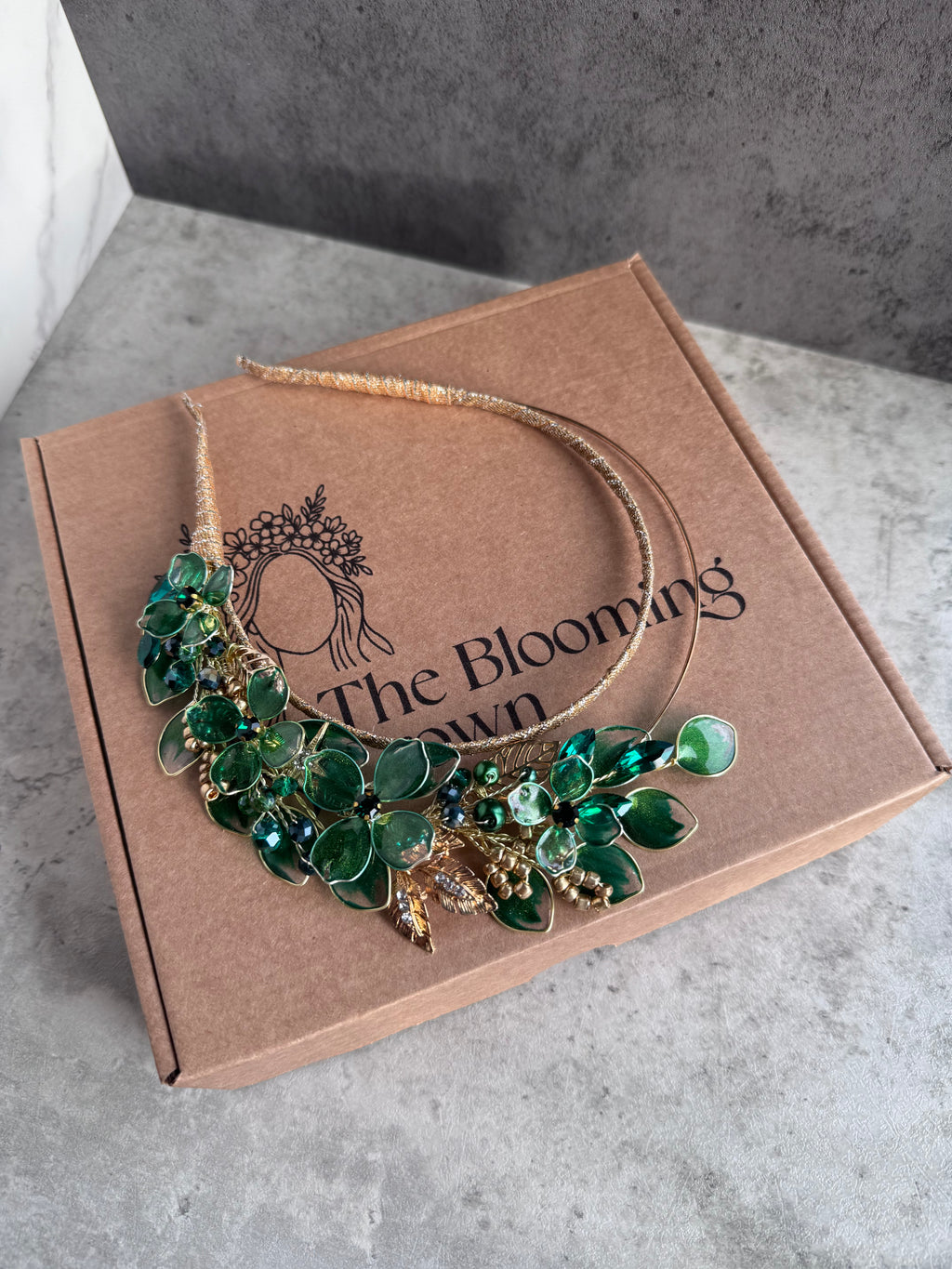 Emerald half halo