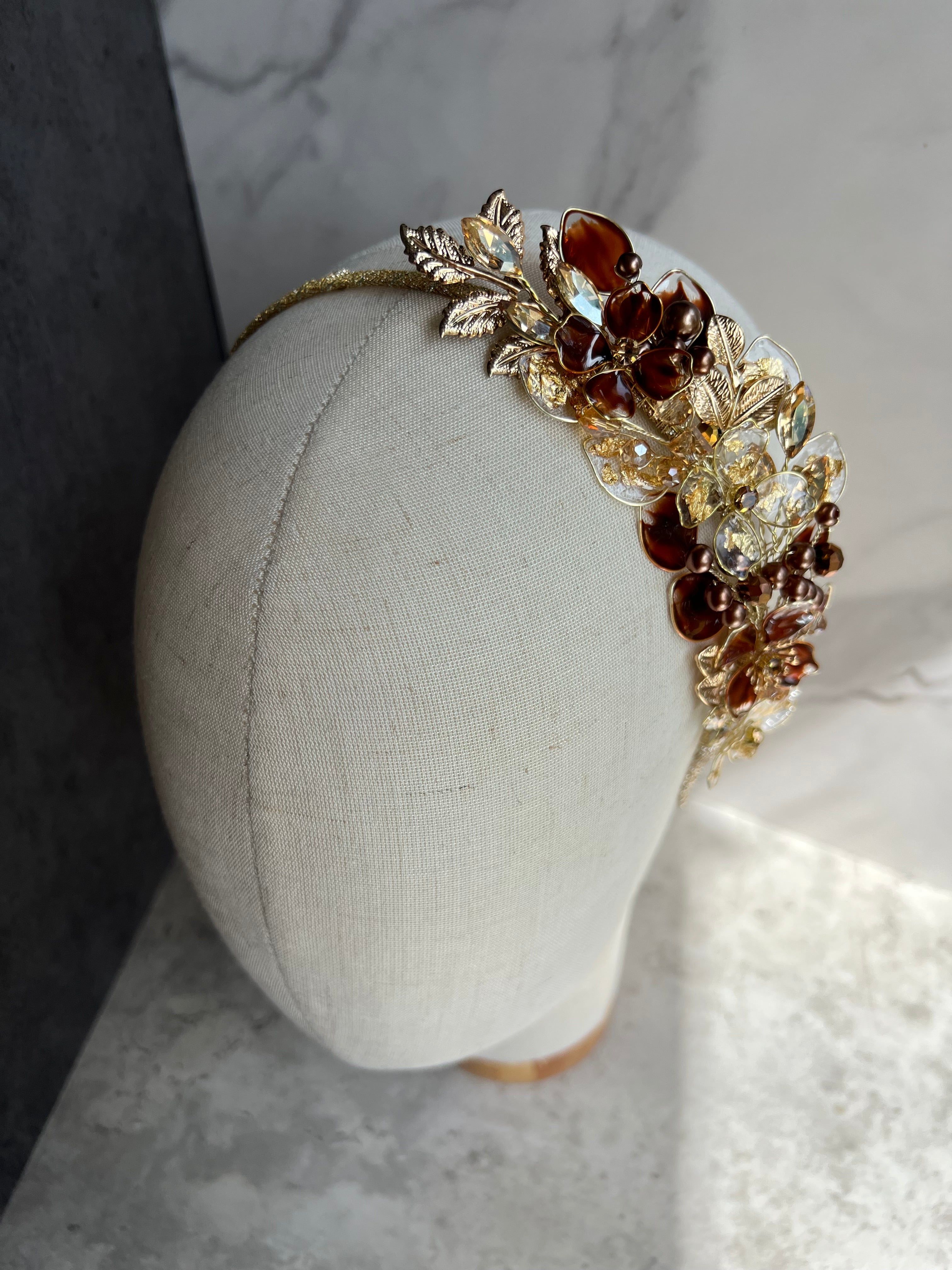 Brown and Gold side weddding guest Heapdiece