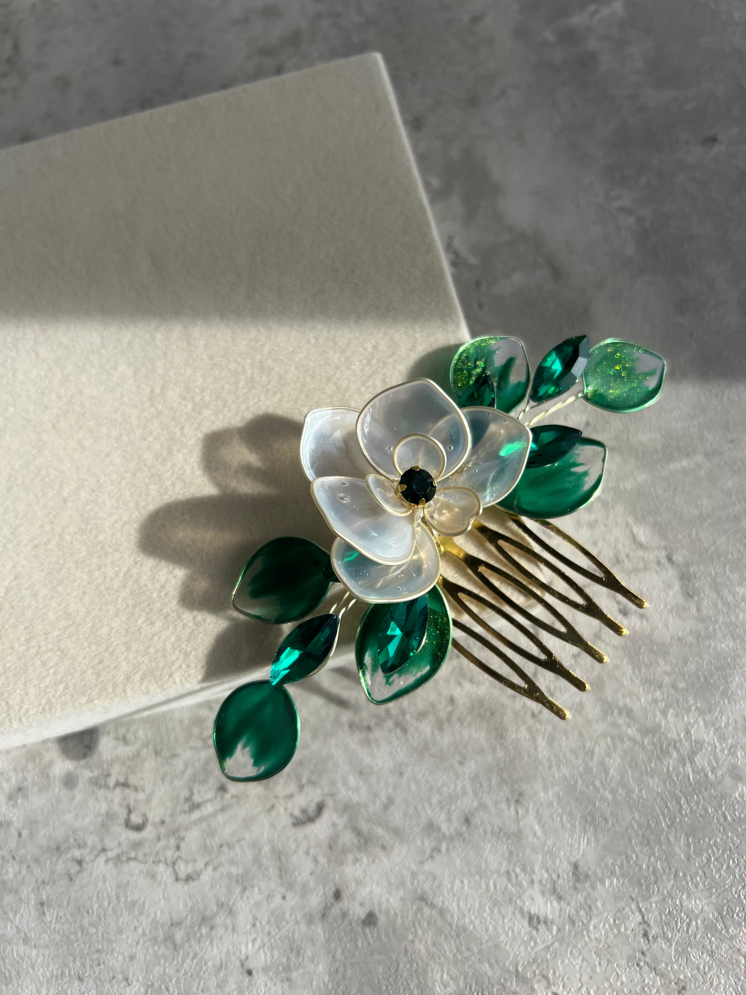 Bridal vine and Green Orchid comb