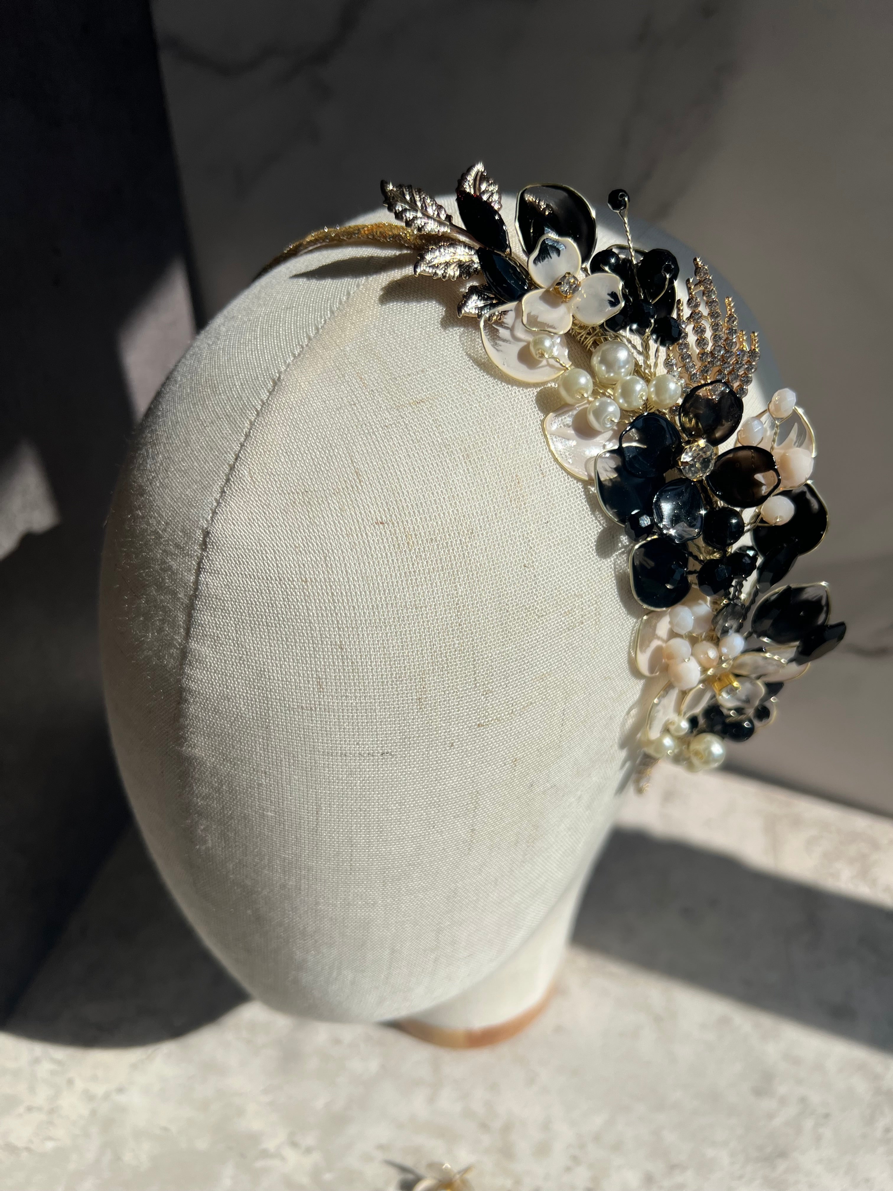 Black and Beige side Heapdiece
