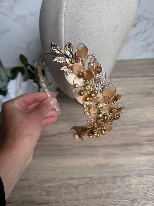 Gold side headpiece Gold side headpiece Precius pearls
