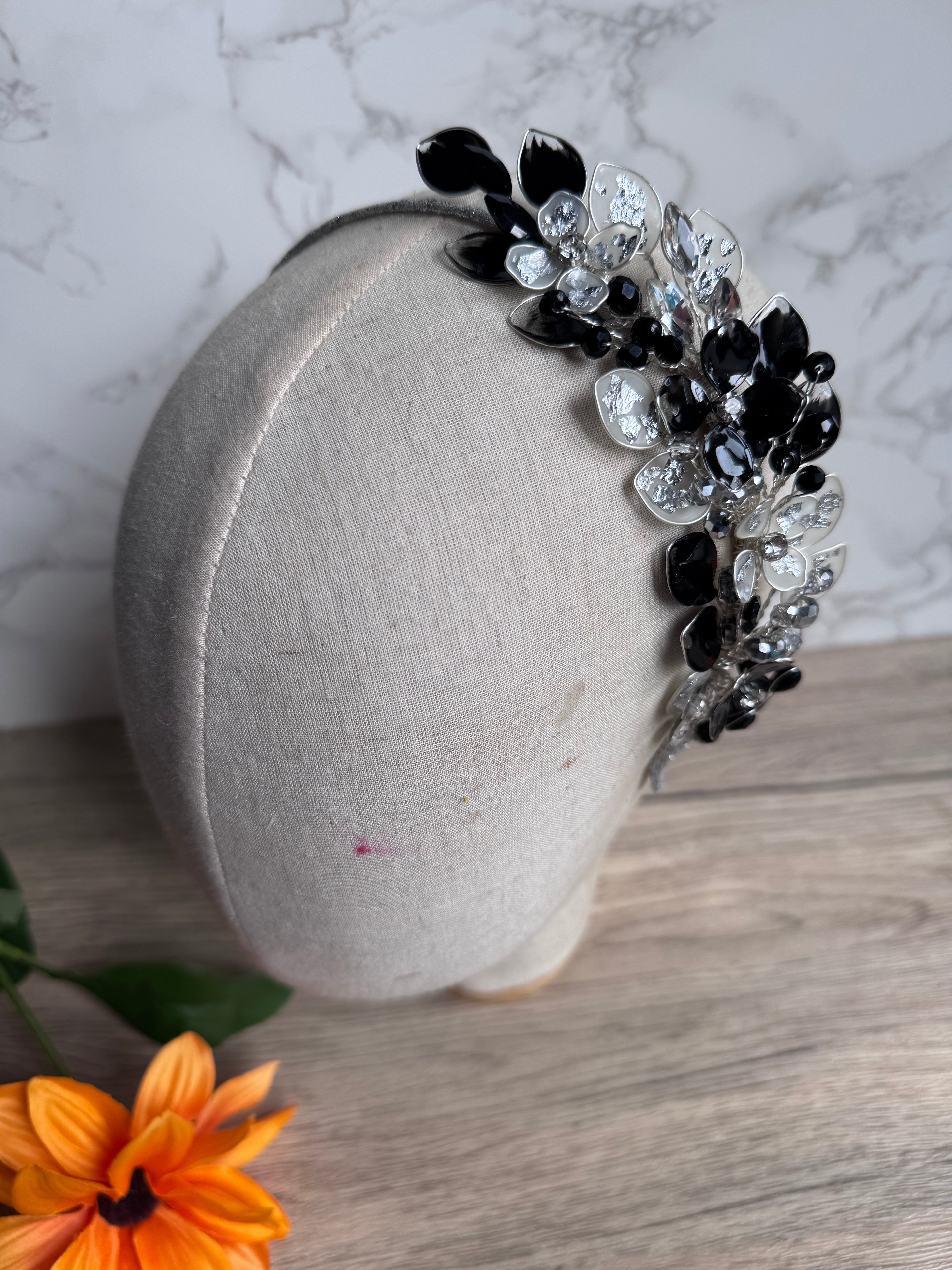 Black and Silver wedding guest Heapdiece Black and Silver wedding guest Heapdiece Precius pearls