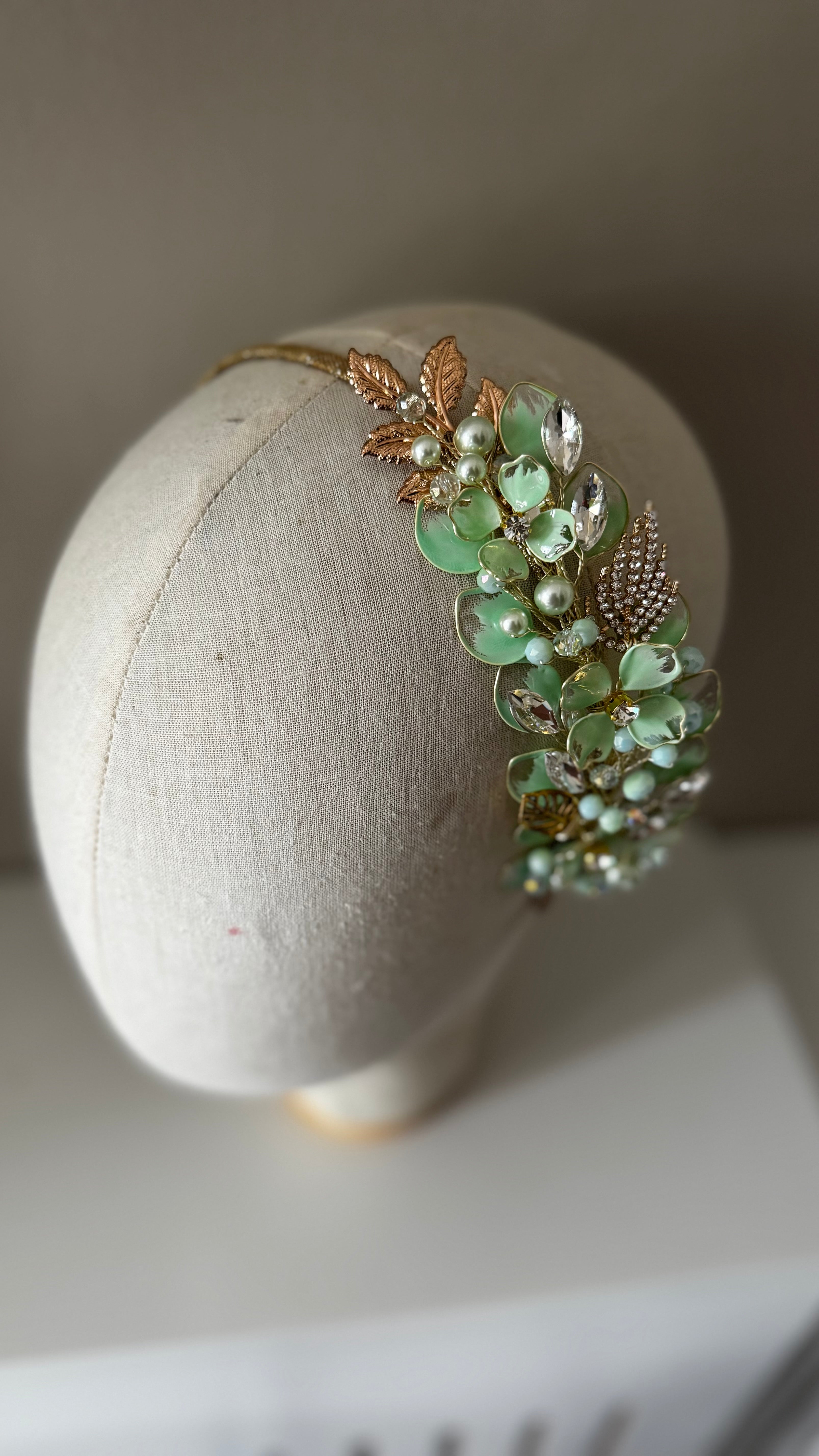 Mint side wedding guest Heapdiece