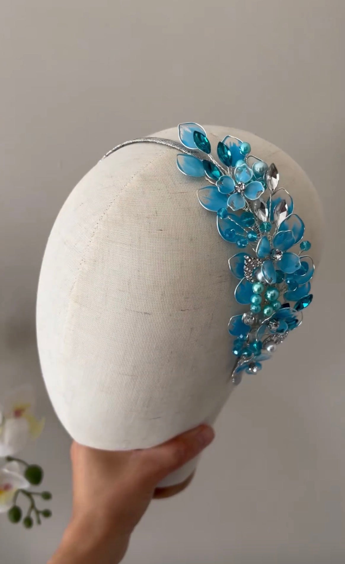 Turquoise side wedding guest Heapdiece