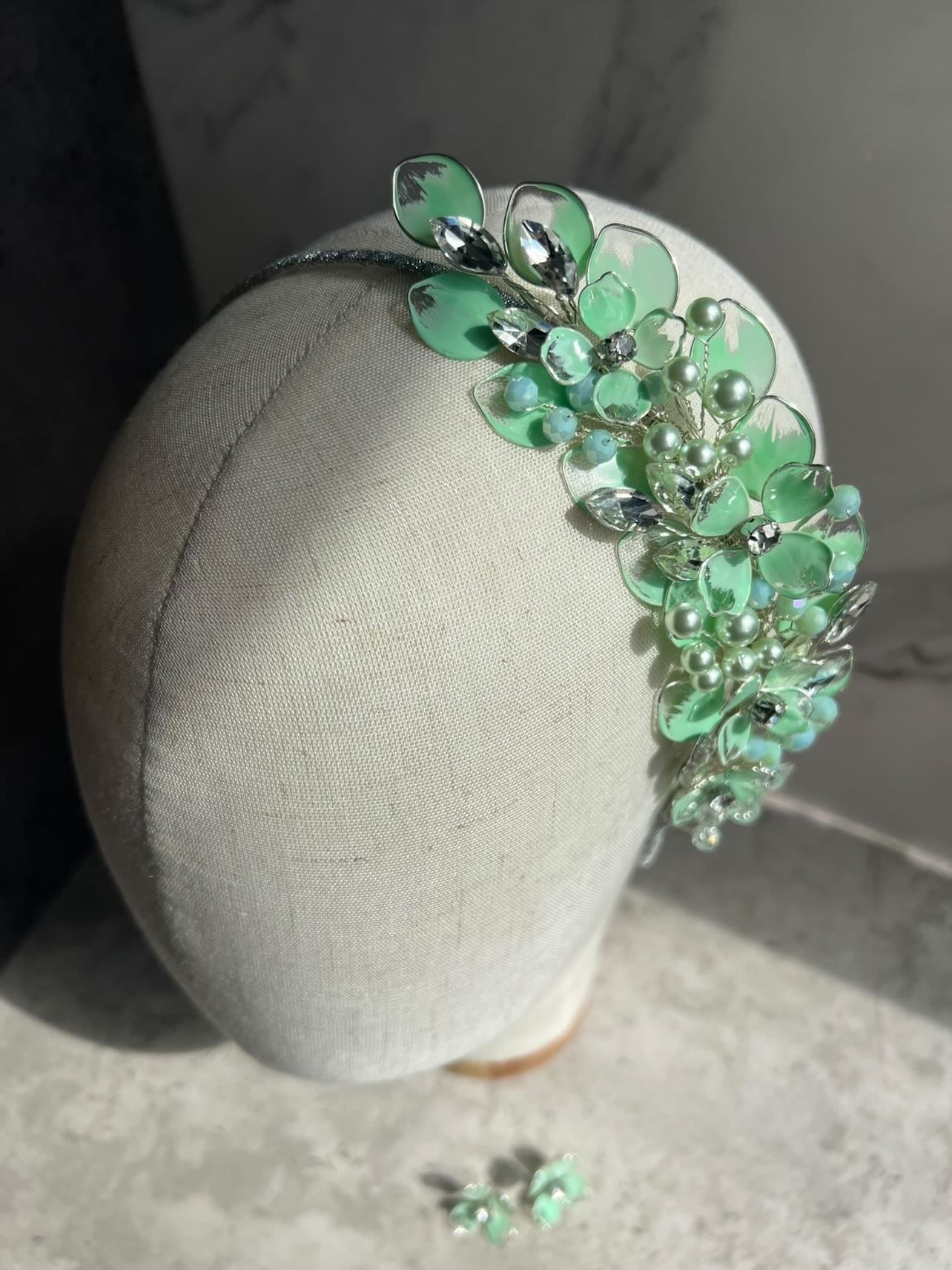 Mint side wedding guest Heapdiece
