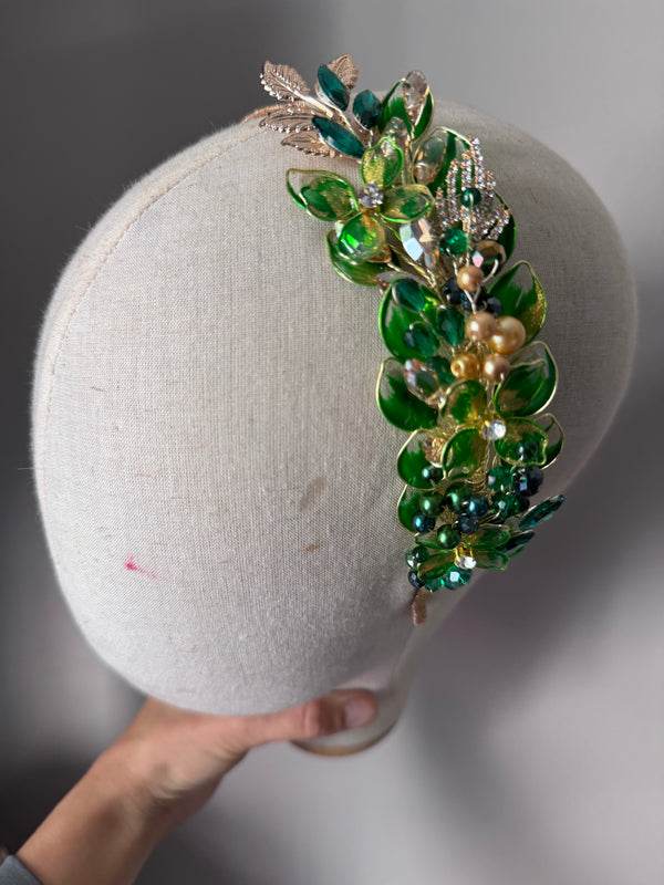 Emerald and Gold side Heapdiece Emerald and Gold side Heapdiece Precius pearls