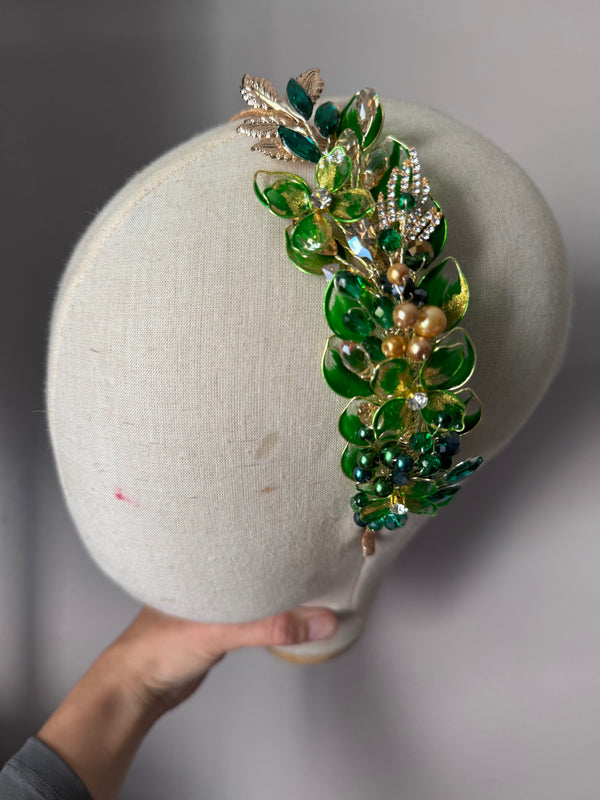 Emerald and Gold side Heapdiece Emerald and Gold side Heapdiece Precius pearls