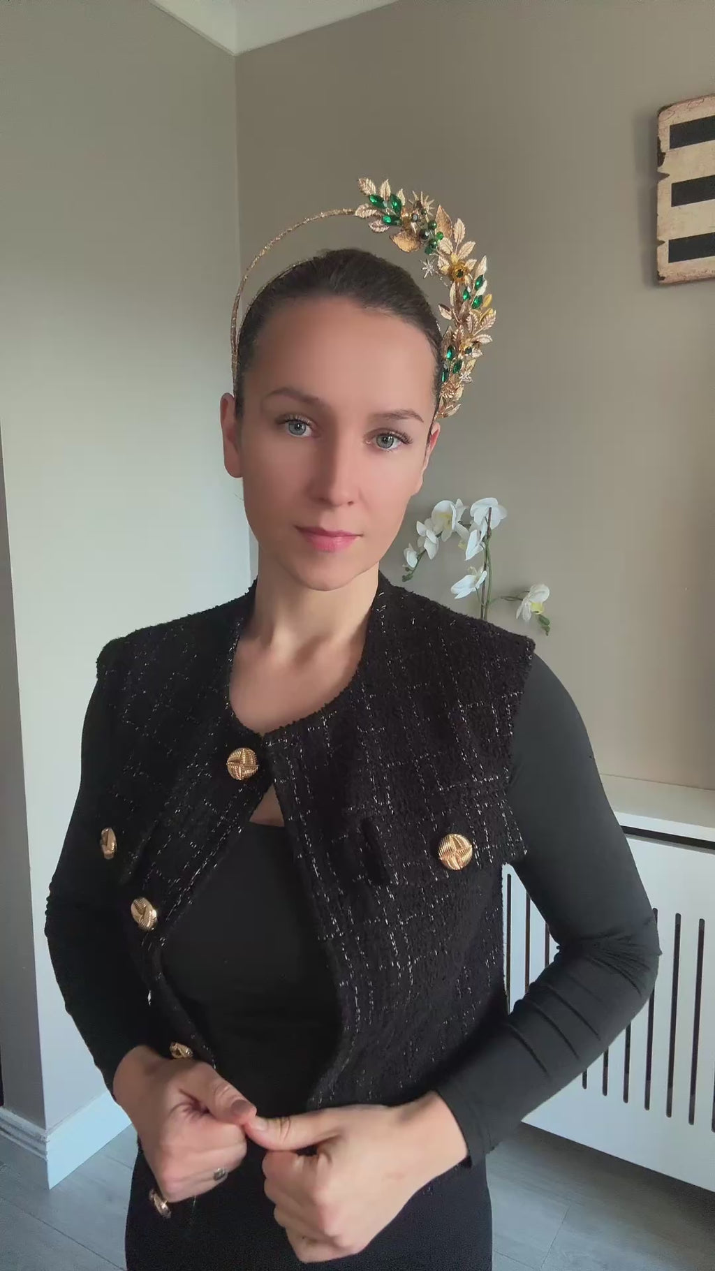 Emerald Green & Gold Crown – For Rent 30Eur + Deposit