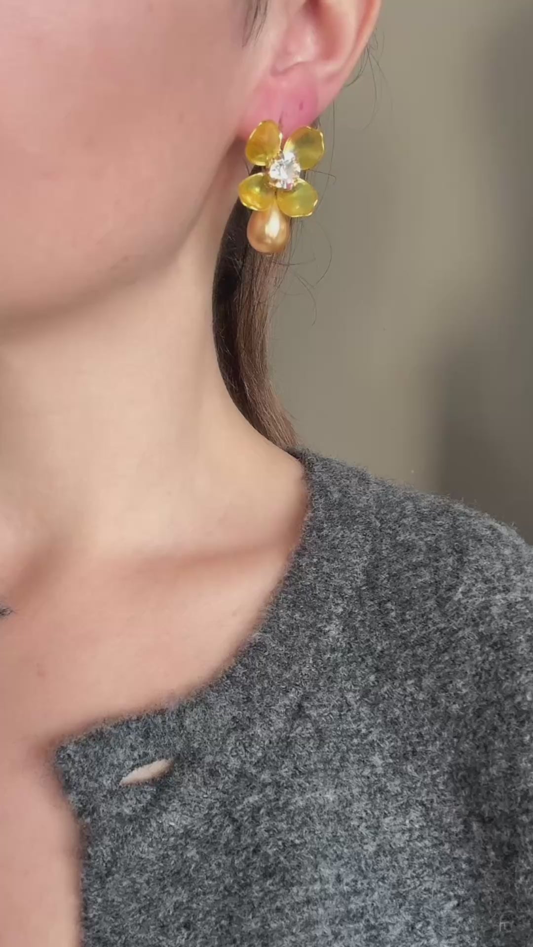 Gold Flower Earrings (Gold Petals + Gold Pearl)